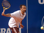 Espanhol Sergi Bruguera, de 38 anos, foi derrotado por Guga no jogo exibio em Florianpolis. Brugeura foi bicampeo de Roland Garros