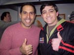 Gabriel Moretti com o vocalista do Inimigos da Hp, o Seb. Esta foto foi batida no camarim da festa do Pinho.