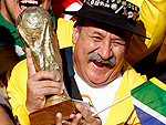 A Seleo Brasileira estreou na Copa das Confederaes contra o Egito. A torcida se fez presente no estdio, em pequeno nmero. Mas o Gacho da Copa levou sua taa.
