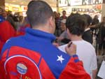 Harlem Globetrotters fazem tarde de autgrafos em Joinville