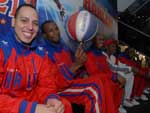 Harlem Globetrotters fazem tarde de autgrafos em Joinville