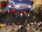 Harlem Globetrotters fazem tarde de autgrafos em Joinville