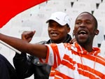 Espanha 1x0 Iraque – Torcedores africanos com a bandeira espanhola, festejando pela seleo que lidera o Grupo A.