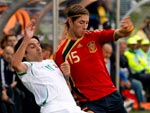 Espanha 1x0 Iraque – Os espanhois arriscavam mais ao gol. Tentaram abrir o placar, mas a defesa iraquiana conteve as chances. E o primeiro tempo foi resumido na dificuldade da Espanha em abrir o placar, o que no ocorreu.