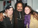 Pricles Stone e a mulher,  Scheila Stone, no camarim de Marcelo Falco, vocalista da banda O Rappa, que fez se apresentou na Festa do Pinho