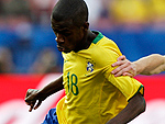 E o domnio sobre os americanos ficou maior. Os passes, as jogadas ensaiadas e as oportunidades s aumentavam para a Seleo.