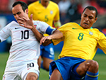 Na segunda etapa, o Brasil voltou com o mesmo time. E aos 2 minutos, os EUA quase descontaram com Altidore. E aos 5, com Bradley. Mas nenhuma bola entrou, dando alvio ao Brasil.