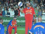 Na apresentao do Harlem Globetrotters a interao com o pblico foi intensa