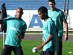 J Jolson (E)  a grande surpresa contra o Gois. O lateral-direito ser titular, mas vai atuar no meio campo no lugar de Souza, poupado.