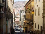 A cidade de Nuestra Seora de La Paz, ou simplesmente La Paz, foi fundada em 20 de outubro de 1548, pelo capito espanhol Alonso de Mendoza, e est a 3640 metros de altitude. 