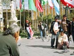 A Bolvia se declarou independente em 6 de agosto de 1825, com o nome de Repblica de Bolvar, que, posteriormente, foi alterado para Repblica da Bolivia. No feriado nacional de independncia, os bolivianos aproveitam a data para visitar a Praa do Governo, em La Paz.
