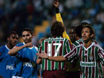 Maurcio, do Fluminense, foi expulso por simular falta e colocar a mo na bola