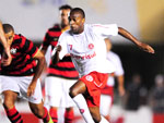O meia Bolaos no teve boa atuao e foi substitudo no segundo tempo