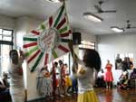 Curso de mestre-sala e porta-bandeira promovido pelo projeto &quot;Samba no P e na Alma&quot;.