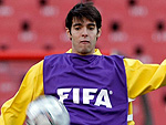 Kak  uma das armas na Seleo contra a equipe de Joel Santana