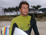 Jeremy Flores namora a linda surfista brasileira Bruna Schmitz