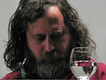Richard Stallman, compenetrado antes de sua fala na PUCRS