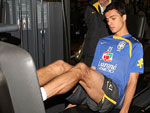 O atacante Nilmar  orientado pelo preparador fsico Fbio Mahseredjian