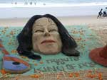 Esculturas de areia de Sudarshan Pattnaik homenageiam Michael Jackson em Puri, na ndia