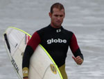 CJ Hobgood encarou o frio para pegar umas ondas na Praia da Vila