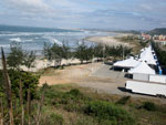 Vista da bela praia da Vila, palco do Hang Loose Santa Catarina Pro