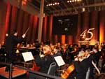 A Orquestra Sinfnica de Porto Alegre toca a msica &quot;Querncia Amada&quot;, de Teixeirinha