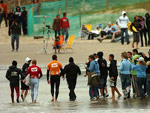 Fs brasileiros encararam o frio do inverno catarinense para tirar uma foto do dolo Kelly Slater