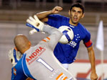 Eduardo Martini faz linda defesa aps cabeada de Anderson