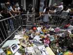 Fs permanecem cobrindo de flores a estrela de estrela de Michael Jackson na Calada da Fama, em Los Angeles