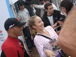 Kelly atendeu aos fs com ateno aps a vitria na repescagem