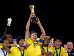 O capito Lcio ergue a taa de campeo. Ele levou o trofu fair-play. Lus Fabiano ficou com a chuteira de ouro, pela artilharia, e o segundo melhor jogador. Kak levou o trofu de melhor jogador da competio.