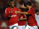 Jogador comemora um dos seus gols