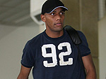 O lateral-direito Maicon deve passar uns dias de folga no Brasil.
