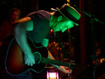 Mat McHugh, vocal e guitarra