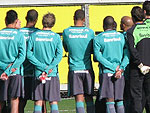 Antes de comear o coletivo, o tcnico Paulo Autuori conversou longamente com os jogadores.