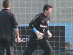 O goleiro Victor se reapresentou nesta manh e j treinou forte.