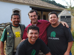 Equipe do Grandes Fazendas com Juarez Baslio, gerente do Parque Estadual do Itacolomi, em Ouro Preto (MG)