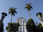 Igreja Evanglica Lutherana. Construda em estilo gtico na segunda metade do sculo XIX, projetada por Henrique Krohberger, auxiliar do Dr. Blumenau e funcionrio da Colnia. Foi fundada em 1877 pelo Pastor Oswaldo Hesse.