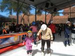 A tradicional pista de patinao no gelo j esteve movimentada no primeiro sbado do evento