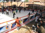 Embaixada da Praa das Comunicaes abriga a pista de patinao no gelo