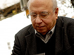 Com seu estilo nico, o escritor Luis Fernando Verissimo autografou livros na Embaixada da Rua Coberta