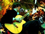 A apresentao de Pamy e Joy abriu o evento na Rua Coberta