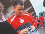 09/06 - Discute com me de um menino das categorias de base que o criticou por no dar autgrafos para todos os meninos que o esperavam na sada do vestirio