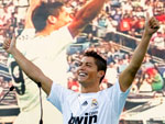 A contratao de Cristiano Ronaldo pelo Real Madrid  a mais cara da histria do futebol (cerca de R$ 256 milhes)