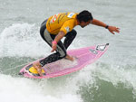 Peterson Rosa, recordista com oito vitrias em etapas do WQS no Brasil, avanou para a segunda fase do Maresia Surf International