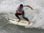 O catarinense Diego Rosa, recordista de nota - 8,67 - e placar - 15,50 pontos - no primeiro dia do Maresia Surf International na Praia Mole