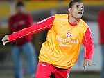 A altitude ser um dos adversrios dos colorados nesta quinta. Um cardpio rico em carboidratos e protenas foi montado para a  preparao dos atletas. Na foto, Taison treina com bola.