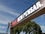 Painel da campanha Crack, Nem Pensar  montado no Ticen em Florianpolis