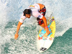 Willian Cardoso avanou para a fase dos 48 melhores do Maresia Surf International numa dobradinha catarinense com Felipe Ximenes