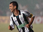 Fernandes marcou o gol que abriu a vitria sobre o Fortaleza